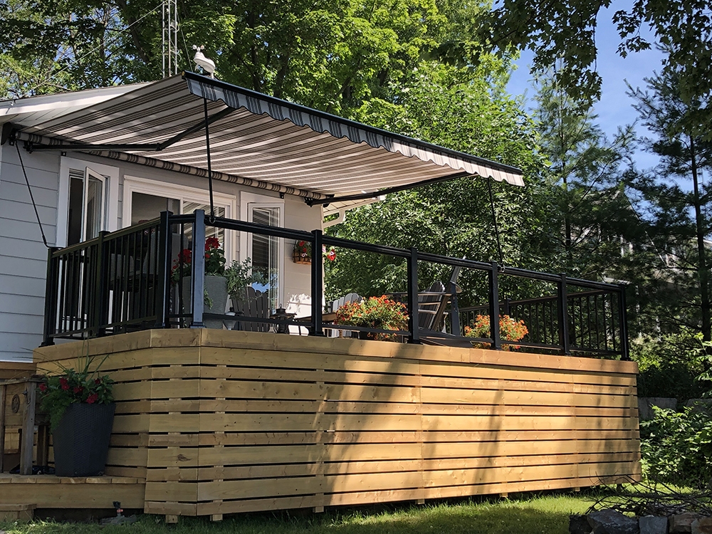 deck - retractable awning