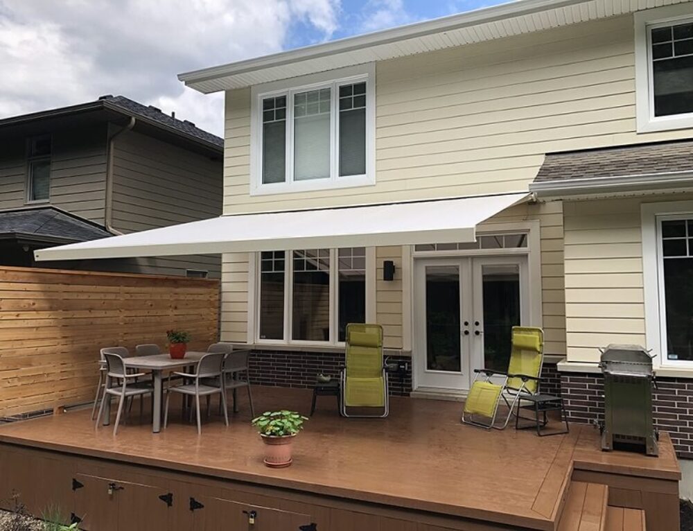 Benefits of Retractable Awnings for Business in Ottawa